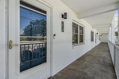 Condo in Zephyrhills, Florida, 2 bedrooms  № 1658806 - photo 3