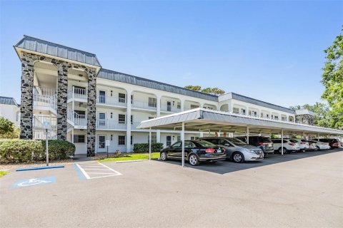 Condo in Zephyrhills, Florida, 2 bedrooms  № 1658806 - photo 29
