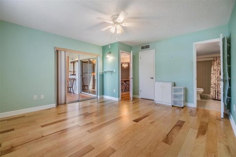 Condo in Zephyrhills, Florida, 2 bedrooms  № 1658806 - photo 5