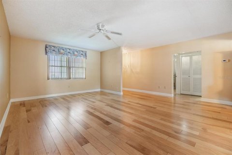 Condo in Zephyrhills, Florida, 2 bedrooms  № 1658806 - photo 14