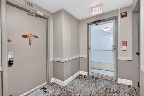 Condominio en venta en North Palm Beach, Florida, 1 dormitorio, 62.62 m2 № 2260349 - foto 3