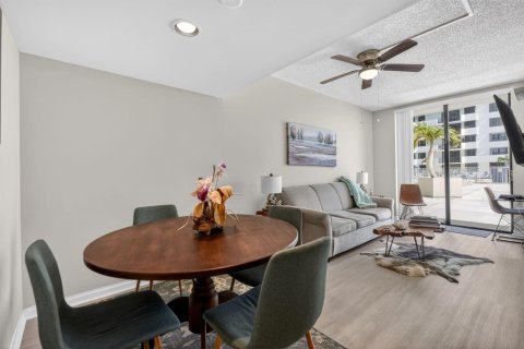 Condominio en venta en North Palm Beach, Florida, 1 dormitorio, 62.62 m2 № 2260349 - foto 13