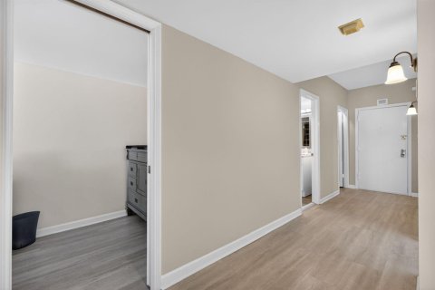 Condominio en venta en North Palm Beach, Florida, 1 dormitorio, 62.62 m2 № 2260349 - foto 5