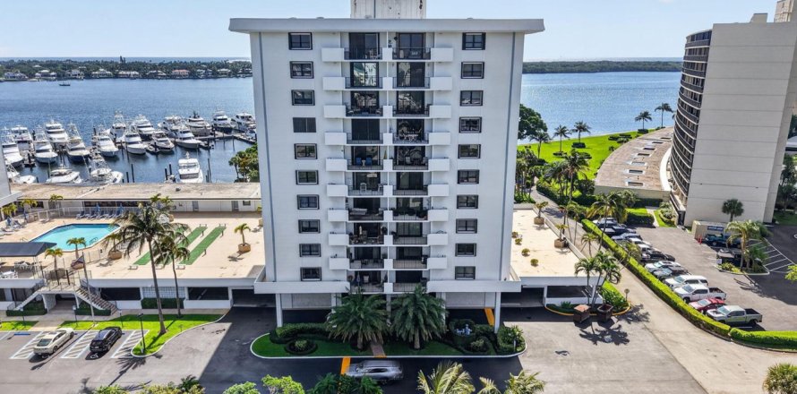 Condominio en North Palm Beach, Florida, 1 dormitorio  № 2260349