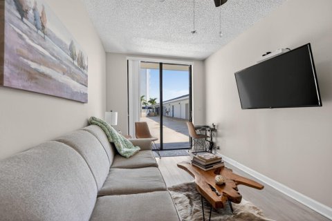 Condominio en venta en North Palm Beach, Florida, 1 dormitorio, 62.62 m2 № 2260349 - foto 16