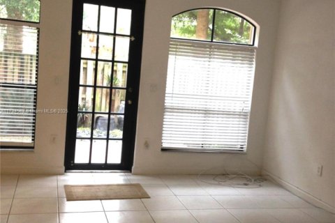 Condo in Doral, Florida, 3 bedrooms  № 1708573 - photo 5