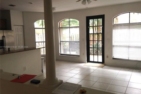 Condo in Doral, Florida, 3 bedrooms  № 1708573 - photo 8