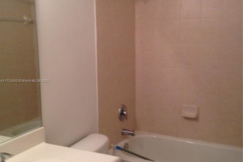 Condo in Doral, Florida, 3 bedrooms  № 1708573 - photo 9