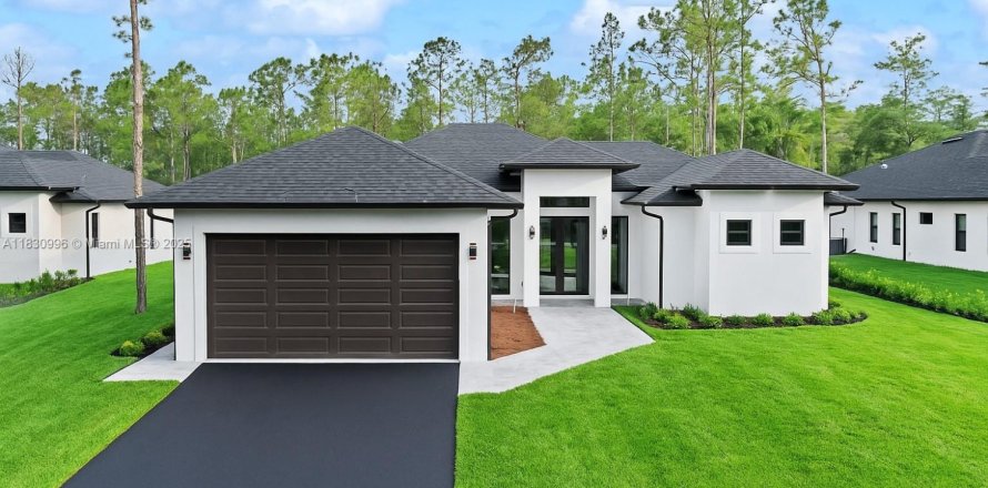 House in Naples, Florida 3 bedrooms № 1934206