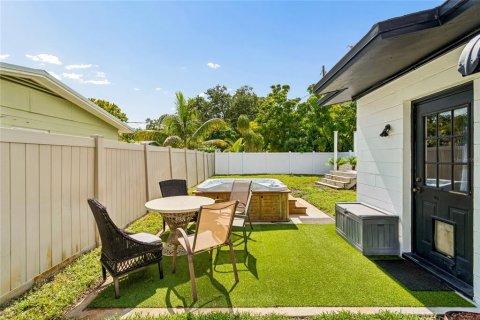 House in Saint Petersburg, Florida 3 bedrooms, 130.53 sq.m. № 2208674 - photo 25