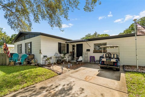 House in Saint Petersburg, Florida 3 bedrooms, 130.53 sq.m. № 2208674 - photo 4