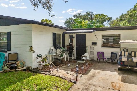 House in Saint Petersburg, Florida 3 bedrooms, 130.53 sq.m. № 2208674 - photo 3