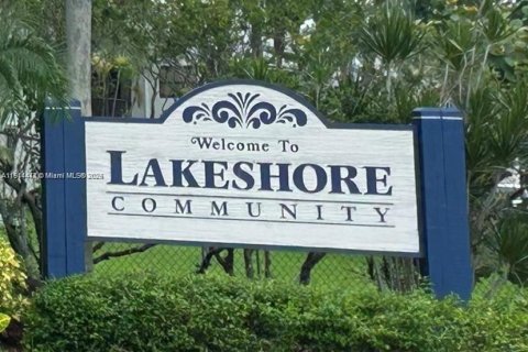 Condo in Homestead, Florida, 2 bedrooms  № 1969995 - photo 1