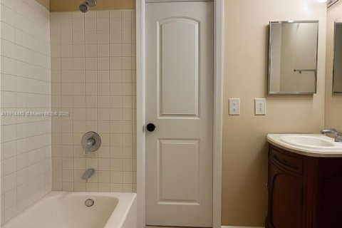 Condo in Homestead, Florida, 2 bedrooms  № 1969995 - photo 7