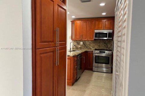 Adosado en alquiler en Miami, Florida, 3 dormitorios, 148.64 m2 № 2019702 - foto 4