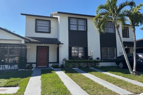 Adosado en Miami, Florida 3 dormitorios, 148.64 m2 № 2019702