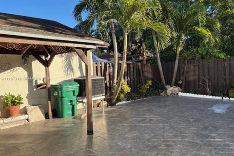 Adosado en alquiler en Miami, Florida, 3 dormitorios, 148.64 m2 № 2019702 - foto 5