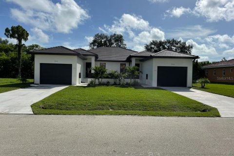 Immobilier commercial à vendre à Punta Gorda, Floride: 6 chambres, 255.11 m2 № 1554627 - photo 1