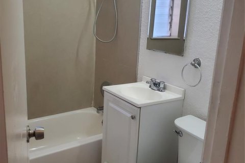 Villa ou maison à vendre à Deerfield Beach, Floride: 2 chambres, 88.26 m2 № 2439258 - photo 11