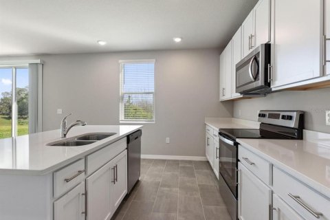 Villa ou maison à louer à Auburndale, Floride: 4 chambres, 252.51 m2 № 2401197 - photo 2