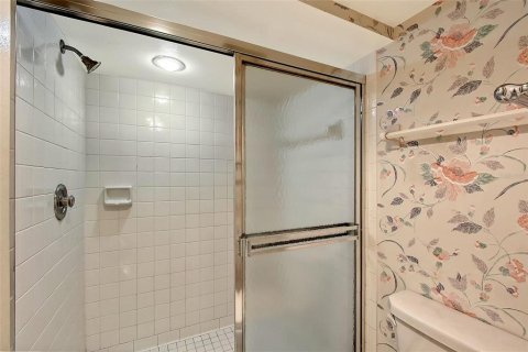 Condo in Bradenton, Florida, 2 bedrooms  № 1666707 - photo 29
