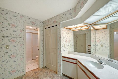 Condo in Bradenton, Florida, 2 bedrooms  № 1666707 - photo 28