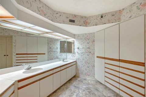 Condo in Bradenton, Florida, 2 bedrooms  № 1666707 - photo 30
