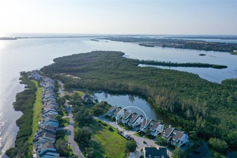 Condo in Bradenton, Florida, 2 bedrooms  № 1666707 - photo 9