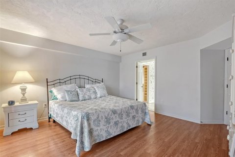 Condo in Bradenton, Florida, 2 bedrooms  № 1666707 - photo 26