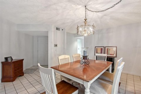 Condo in Bradenton, Florida, 2 bedrooms  № 1666707 - photo 14