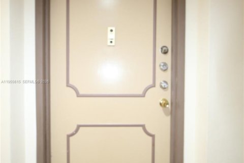 Copropriété à louer à North Miami Beach, Floride: 1 chambre, 86.21 m2 № 2009685 - photo 24