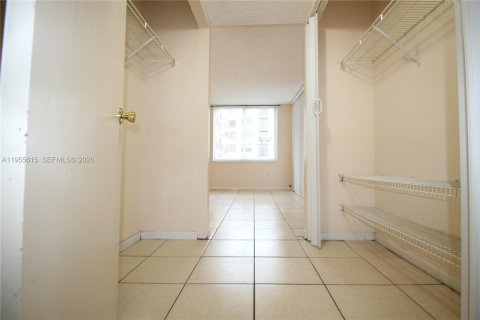 Copropriété à louer à North Miami Beach, Floride: 1 chambre, 86.21 m2 № 2009685 - photo 14