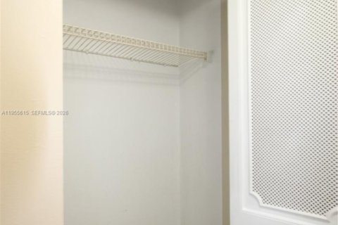Copropriété à louer à North Miami Beach, Floride: 1 chambre, 86.21 m2 № 2009685 - photo 11