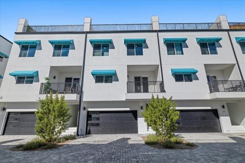 Купить таунхаус в Мадейра - Бич, Флорида 3 комнаты, 251.39м2, № 2096533 - фото 3