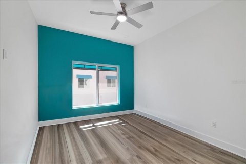 Купить таунхаус в Мадейра - Бич, Флорида 3 комнаты, 251.39м2, № 2096533 - фото 23