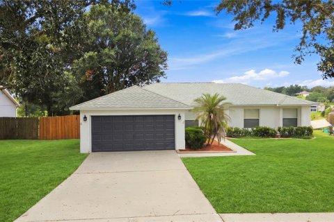 House in Clermont, Florida 4 bedrooms, 136.19 sq.m. № 2395882