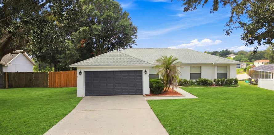 House in Clermont, Florida 4 bedrooms, 136.19 sq.m. № 2395882