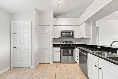 House in Clermont, Florida 4 bedrooms, 136.19 sq.m. № 2395882 - photo 24