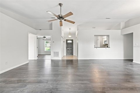House in Clermont, Florida 4 bedrooms, 136.19 sq.m. № 2395882 - photo 22