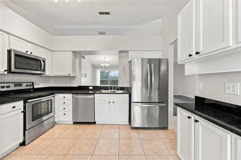 House in Clermont, Florida 4 bedrooms, 136.19 sq.m. № 2395882 - photo 26