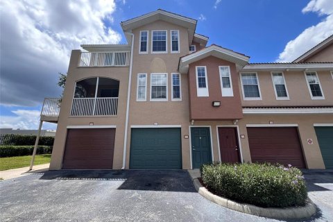 Condominio en alquiler en Orlando, Florida, 2 dormitorios, 113.25 m2 № 1883225 - foto 1