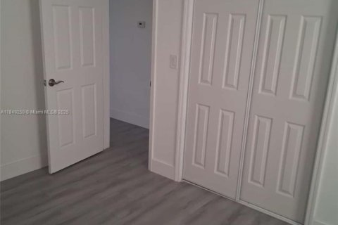 Villa ou maison à louer à Miami, Floride: 4 chambres, 107.02 m2 № 1936498 - photo 4