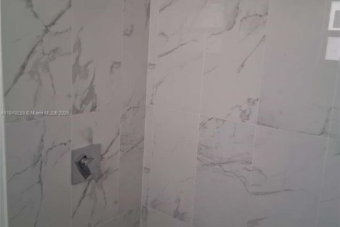 Villa ou maison à louer à Miami, Floride: 4 chambres, 107.02 m2 № 1936498 - photo 13