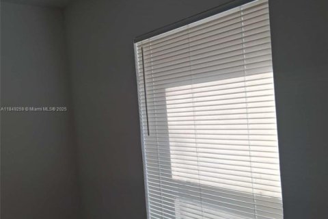 Villa ou maison à louer à Miami, Floride: 4 chambres, 107.02 m2 № 1936498 - photo 5