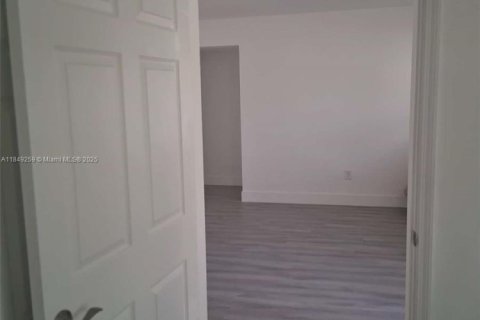 Villa ou maison à louer à Miami, Floride: 4 chambres, 107.02 m2 № 1936498 - photo 9