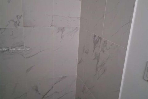 Villa ou maison à louer à Miami, Floride: 4 chambres, 107.02 m2 № 1936498 - photo 14