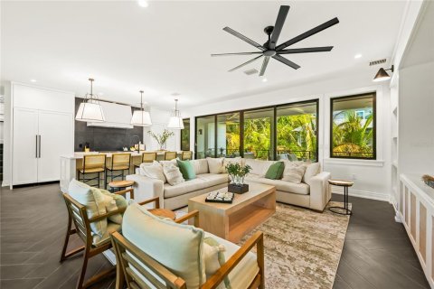 House in Anna Maria, Florida 6 bedrooms, 603.86 sq.m. № 1918814 - photo 21