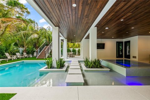 House in Anna Maria, Florida 6 bedrooms, 603.86 sq.m. № 1918814 - photo 3