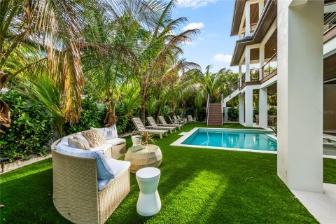 House in Anna Maria, Florida 6 bedrooms, 603.86 sq.m. № 1918814 - photo 12