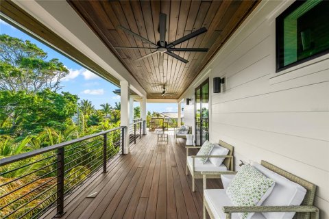 House in Anna Maria, Florida 6 bedrooms, 603.86 sq.m. № 1918814 - photo 17